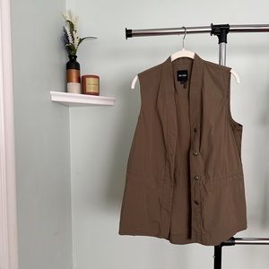 Nic + Zoe Women’s Utility Lightweight Sleeveless Vest, Green